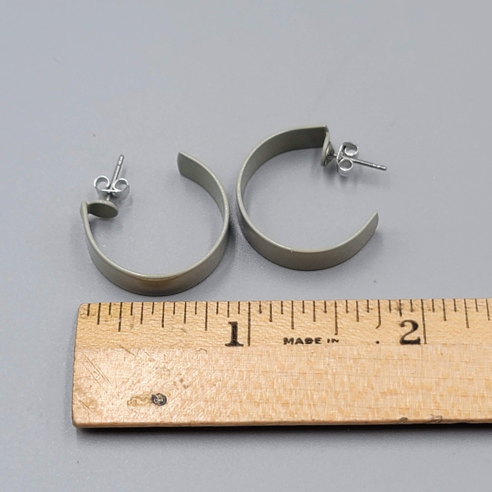 Vintage Gray Enamel Hoops Pierced Earrings 3/4"