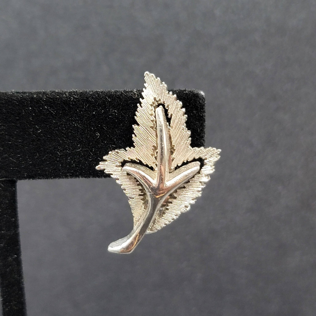 Vintage Clip on Earrings Textured Silver tone Leaves Leaf 1 1/8"