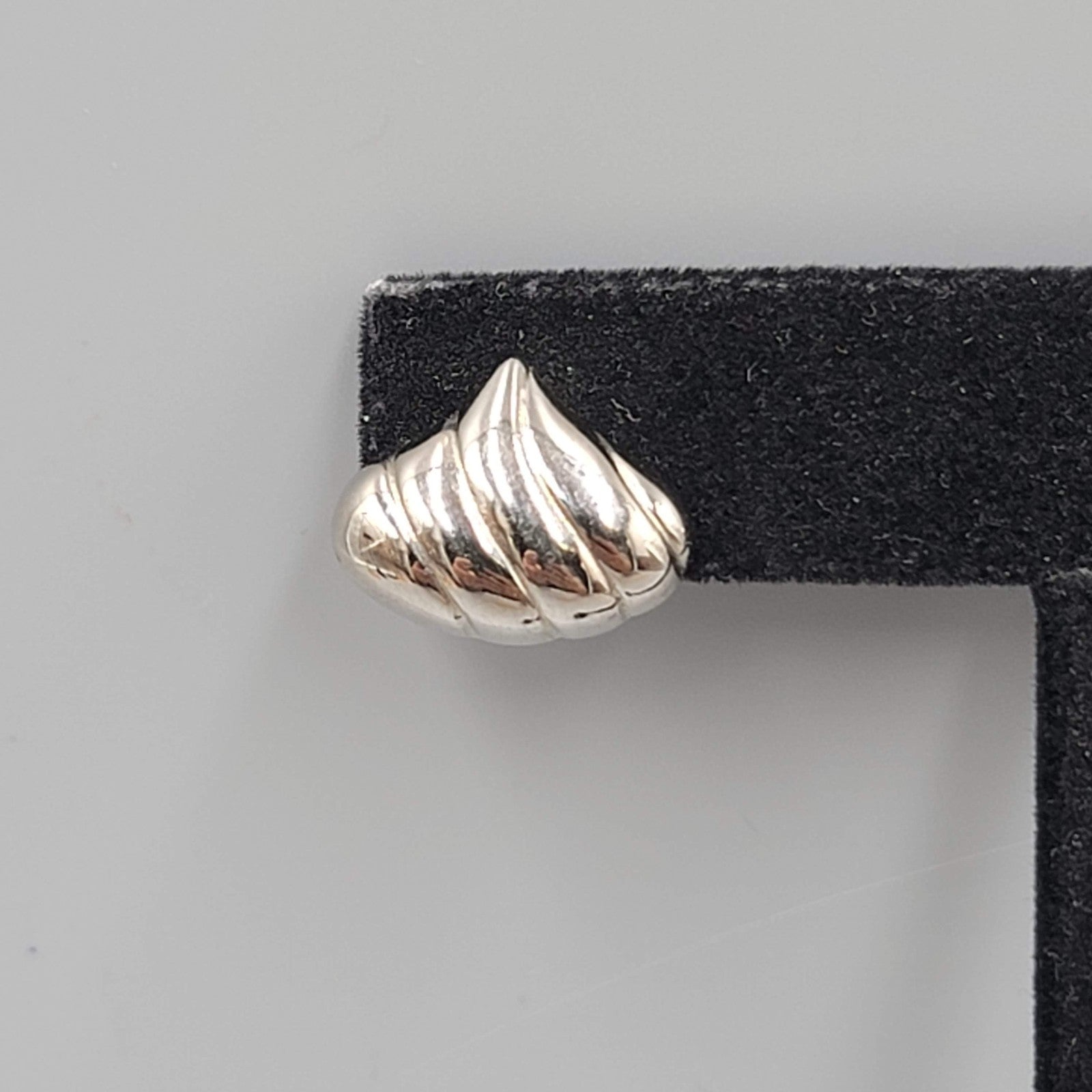 Vintage Stud Pierced Earrings Silver Plated Shell Design 1/2"