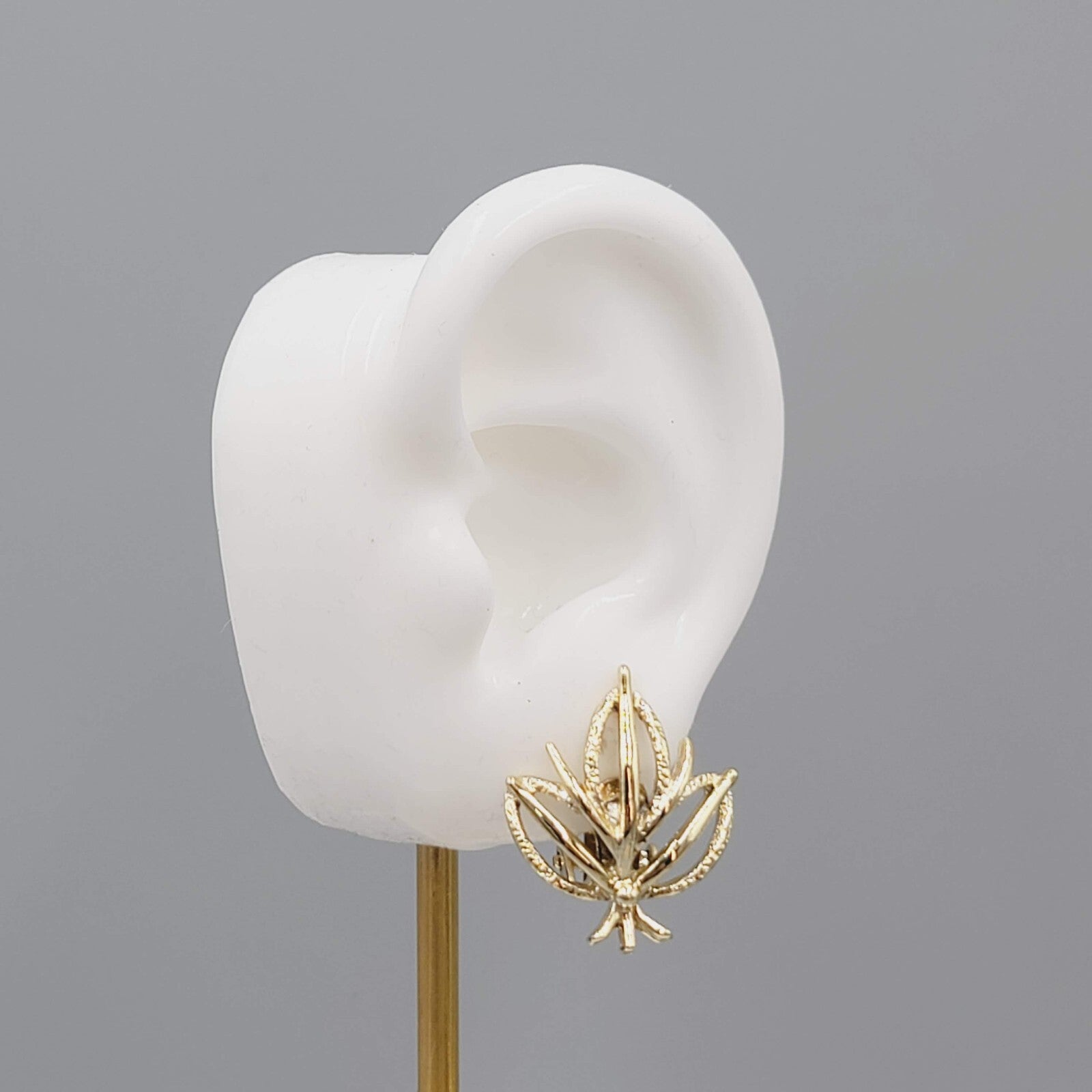 Vintage Open Work Leaf Clip on Earrings Gold tone Drop 1"