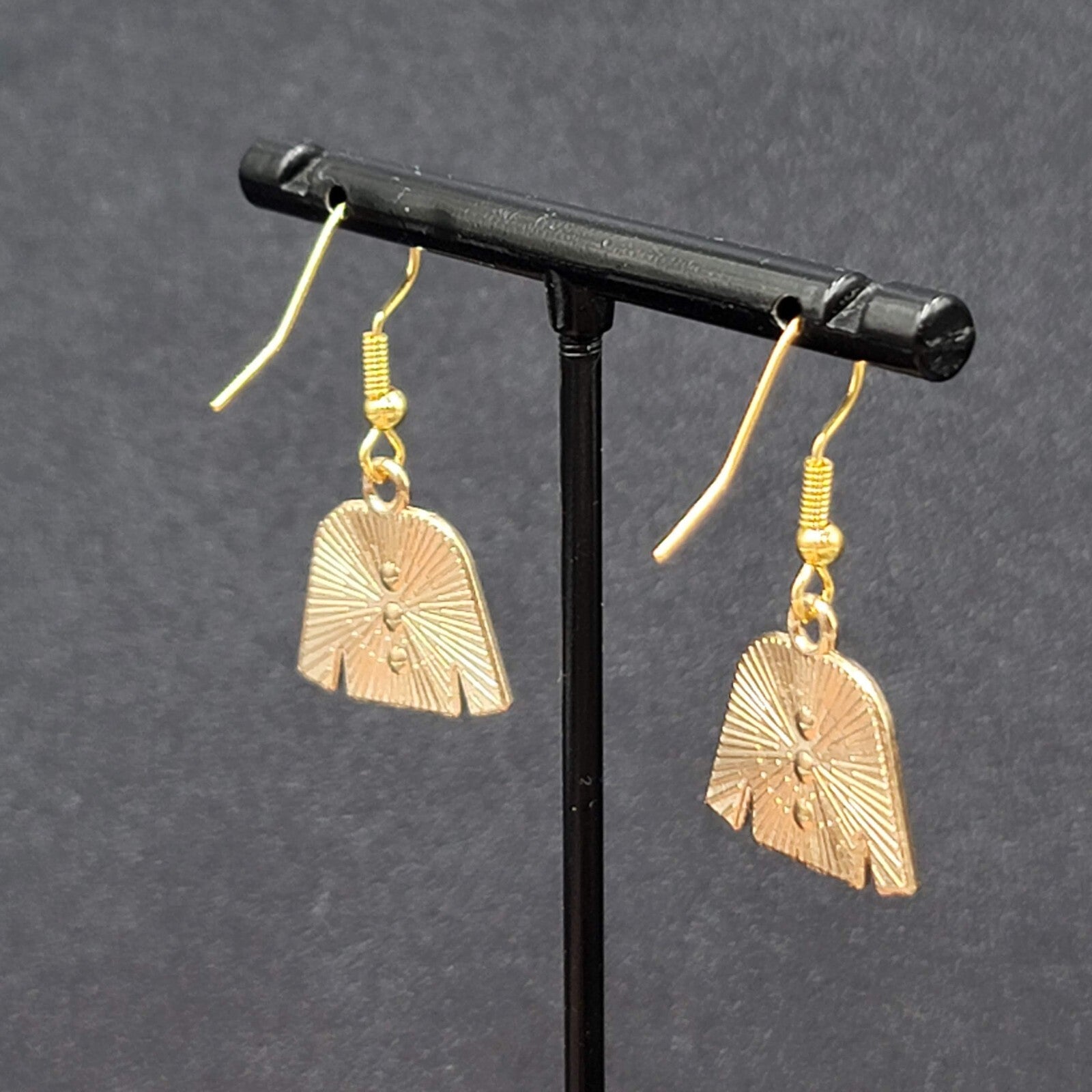 Fashion Sweater Pierced Earrings Gold tone Black Enamel Dangle 5/8"