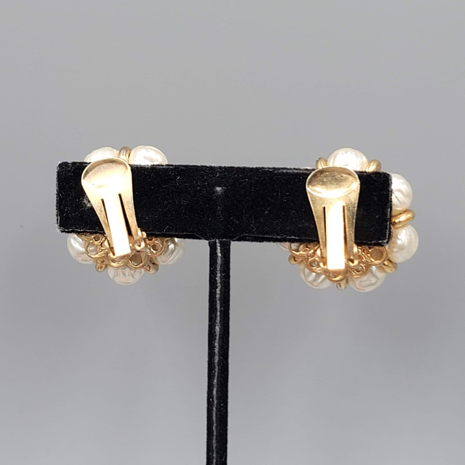 Vintage White Bead Flower Clip on Earrings Gold tone 1 1/8 in