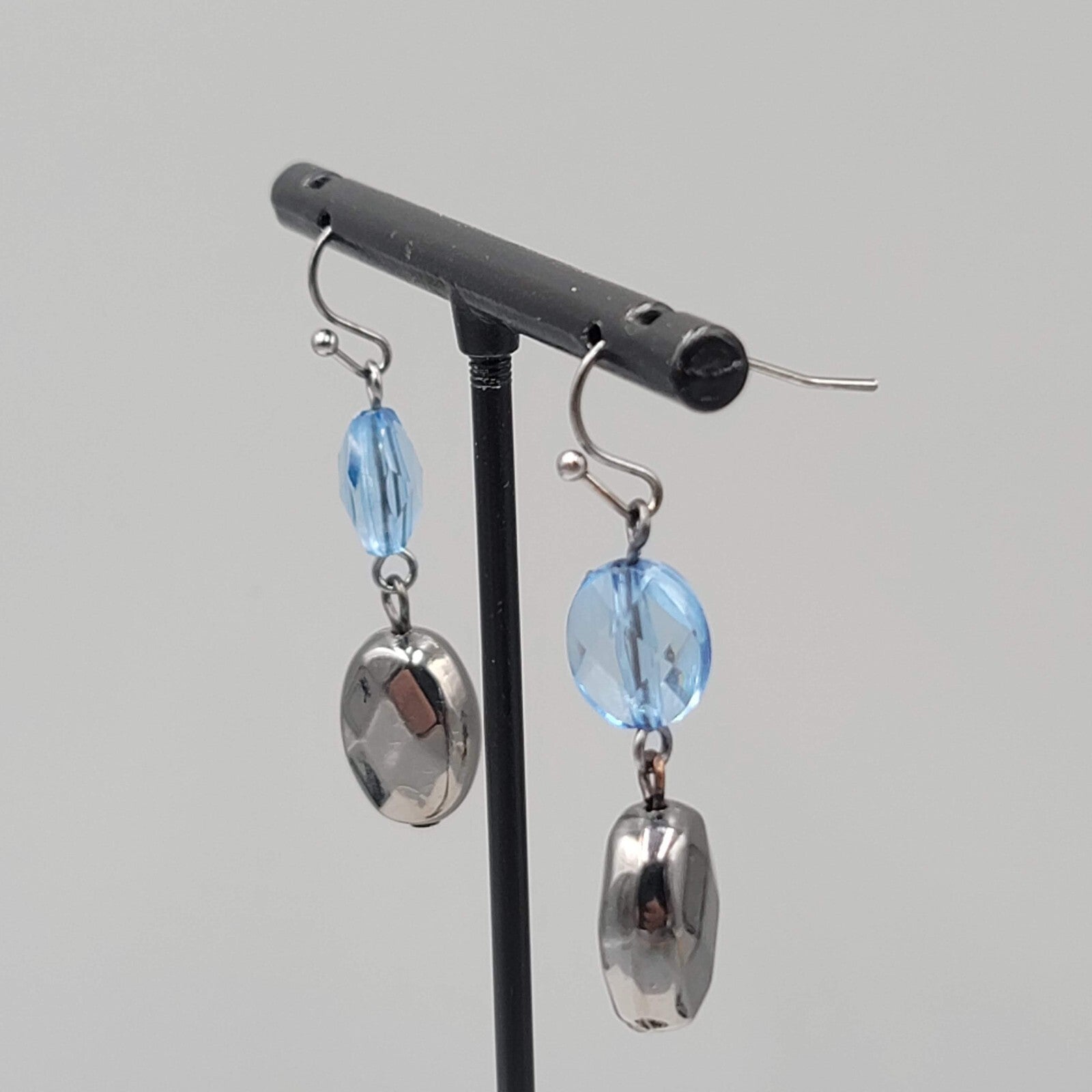 Blue Black Faceted Beads Pierced Earrings Black Metal Dangle 1.25"