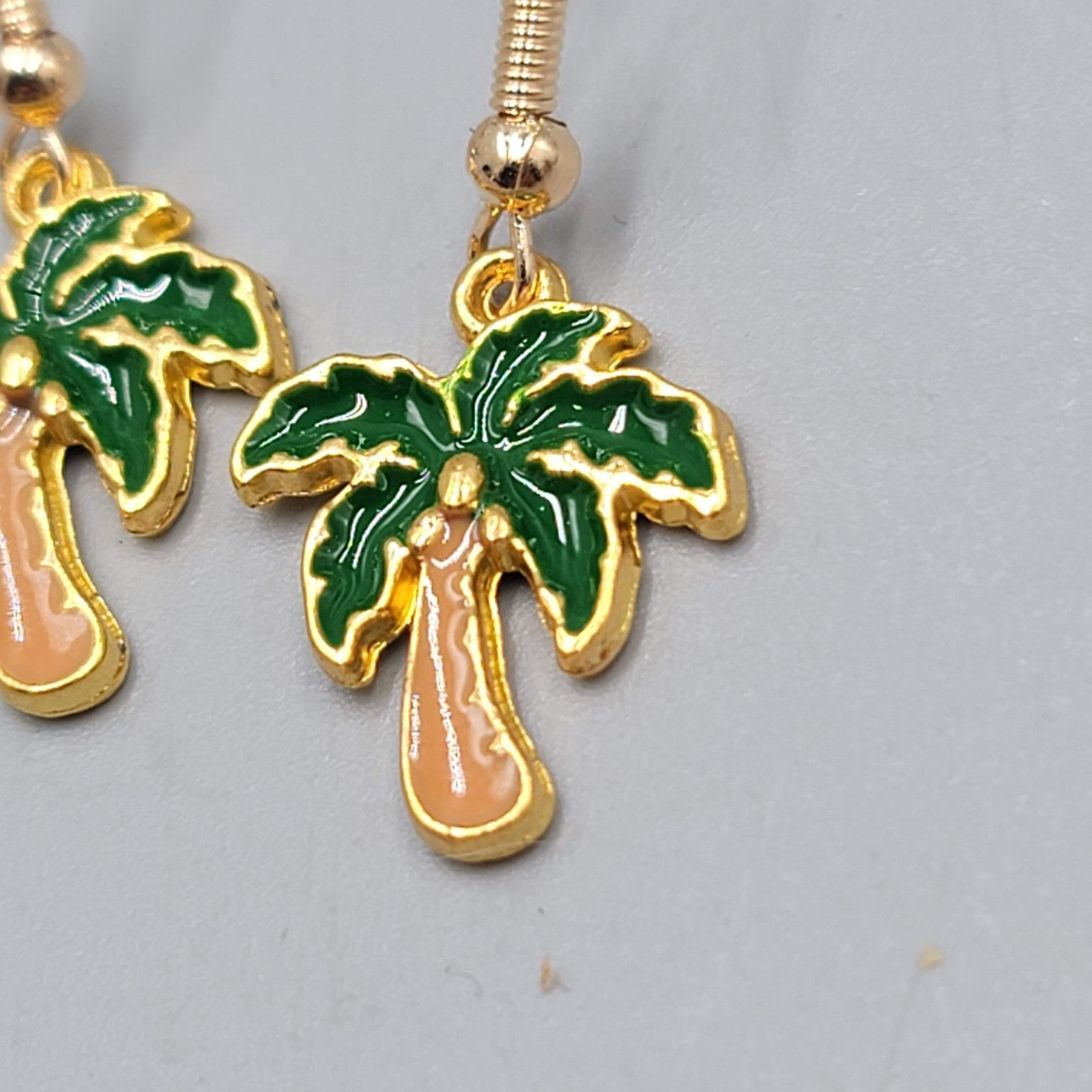 Enamel Palm Tree Pierced Earrings Gold tone Dangle Tan Trunk 3/4"