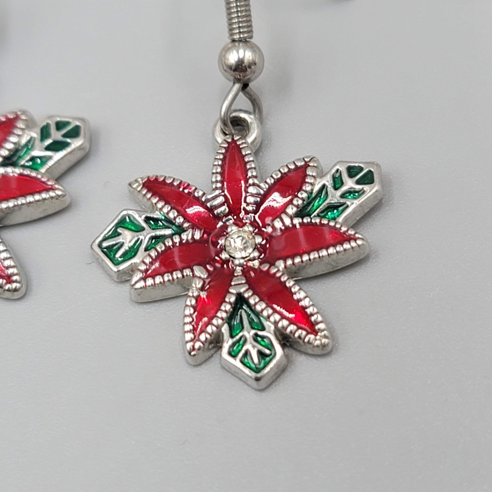 Christmas Flower Pierced Earrings Silver tone Dangle Poinsettia 3/4"