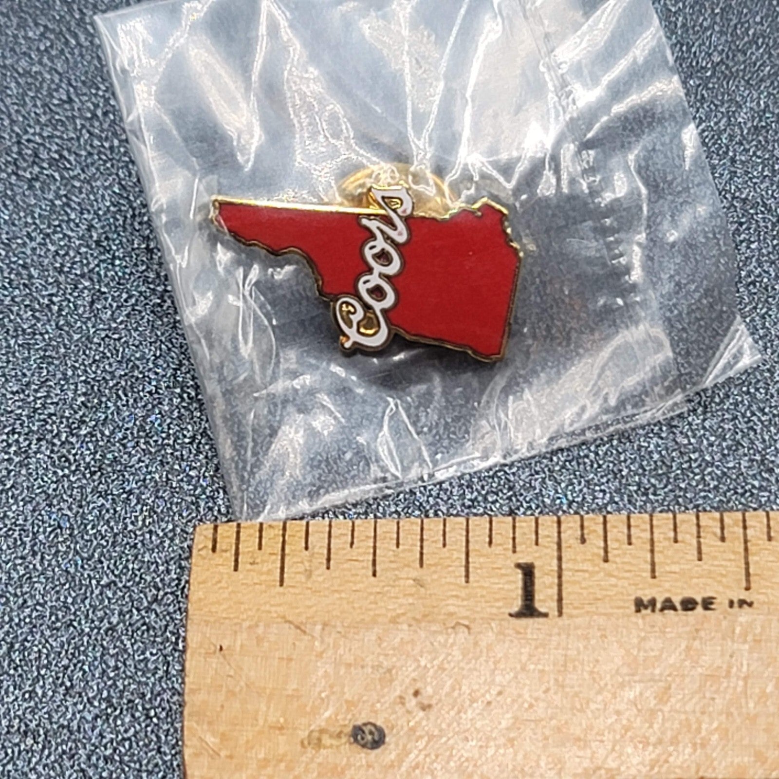 New Hampshire Vintage State Coors Beer Souvenir Lapel Pin Red Enamel NOS