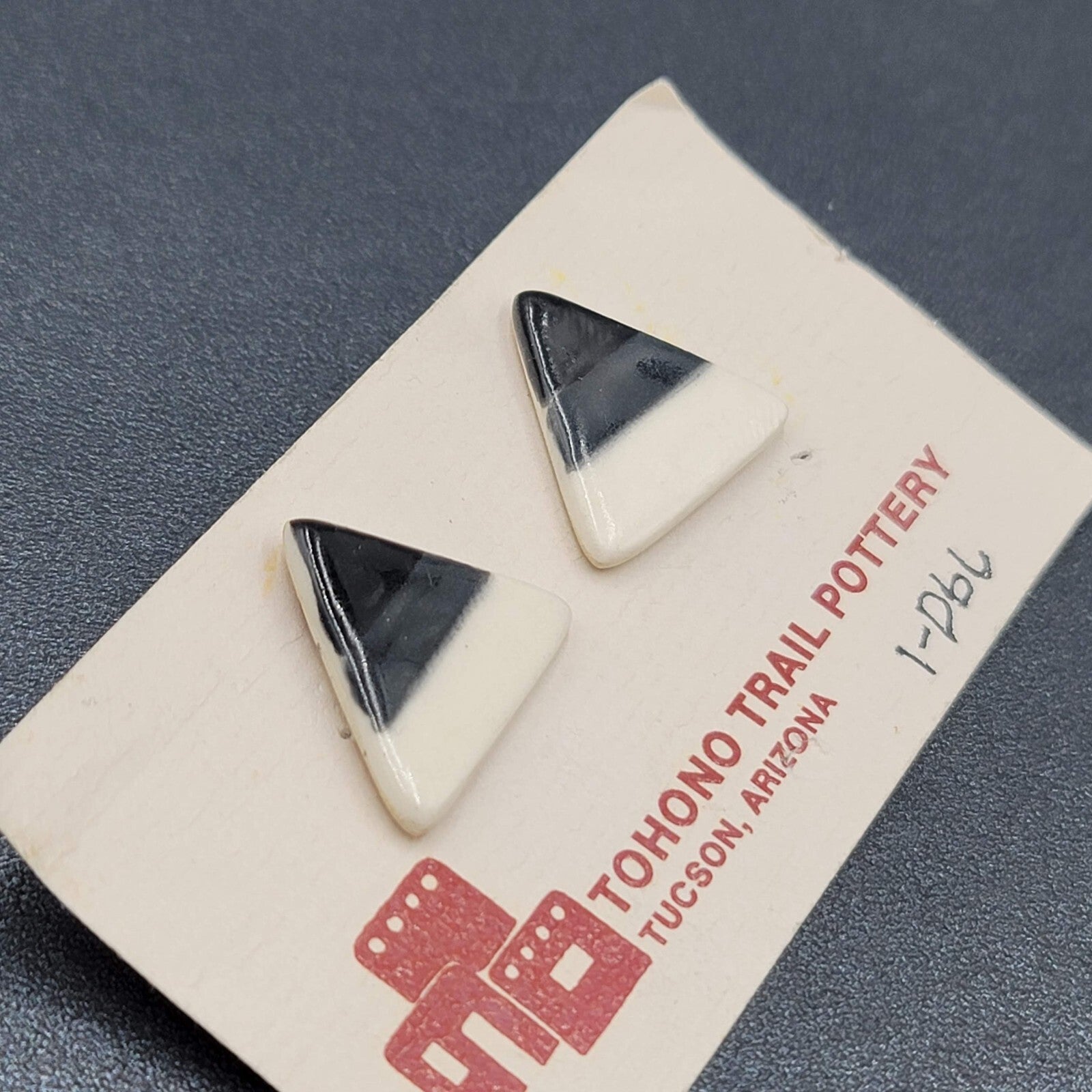 Vintage Tohono Trail Pottery Pierced Earrings Black White Triangles NOS NWT 7/8"