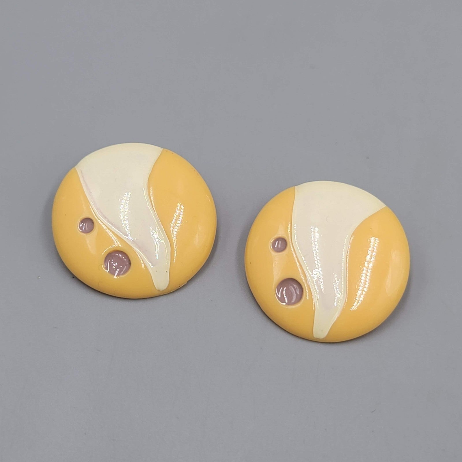 Vintage Artistic Round Acrylic Statement Clip on Earrings 1.25"