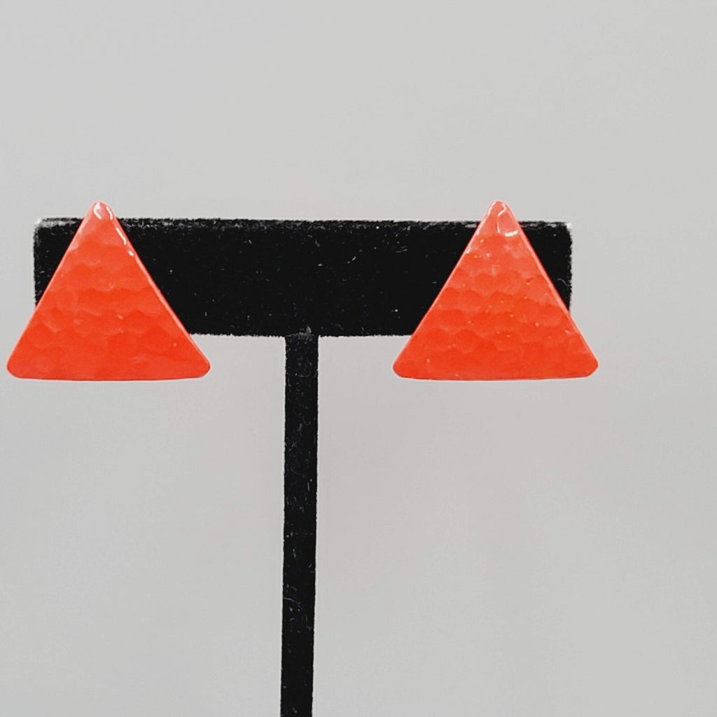 Vintage Triangle Clip on Earrings Red Enamel Hammered Metal 7/8'