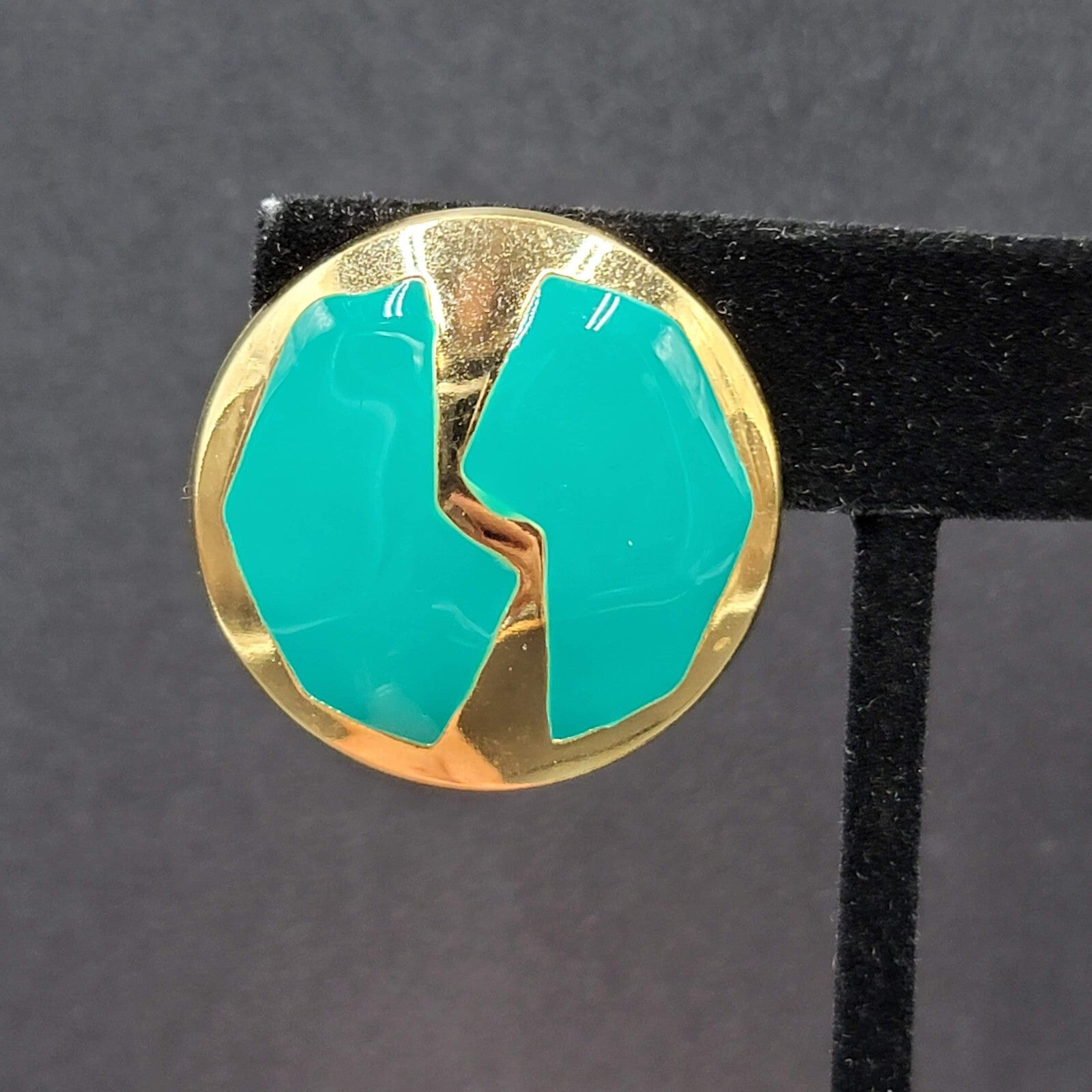 Vintage Clip on Earrings Gold tone Green Enamel Round 1 1/8"