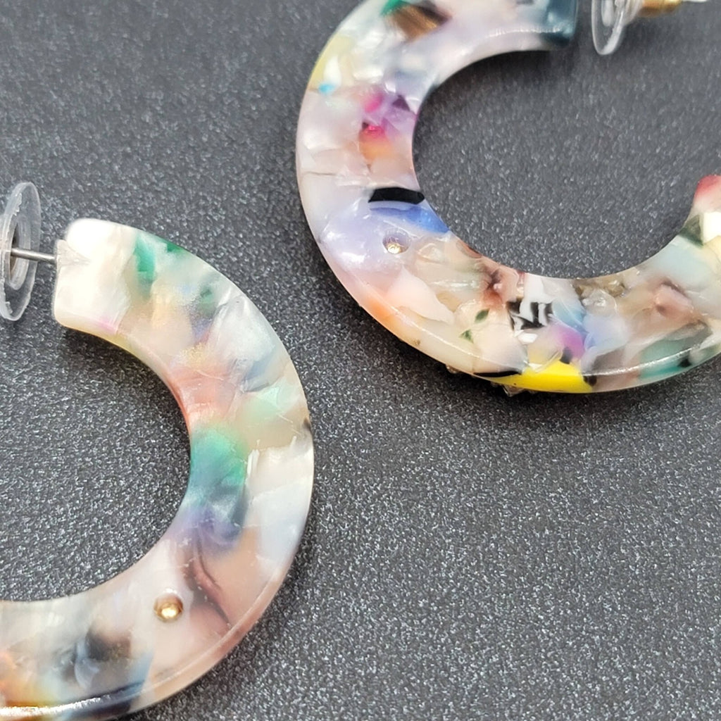 Pierced Earrings Confetti Acrylic Gold tone Rhinestones Hoops Dangle 1.5"