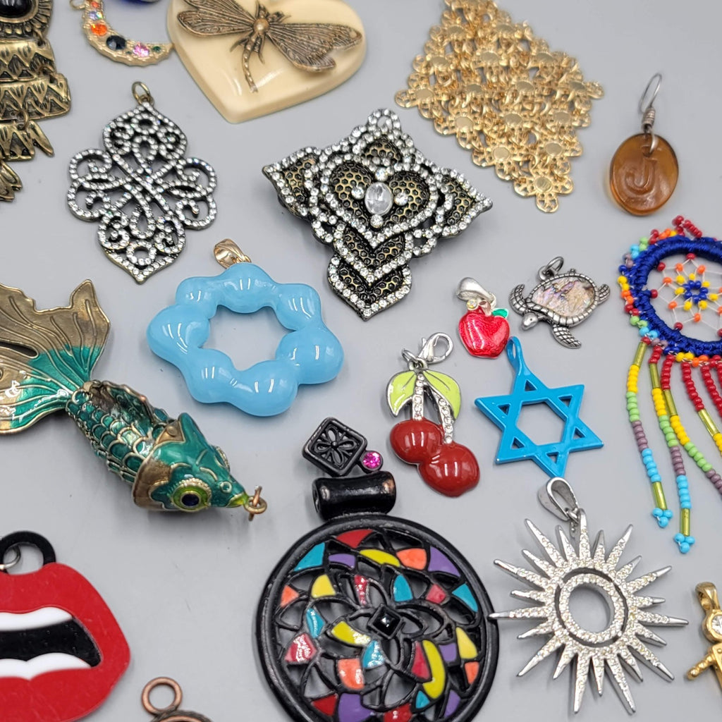 All FUN Modern Pendant Lot of 40 Animals Art Funky Statement Various Styles