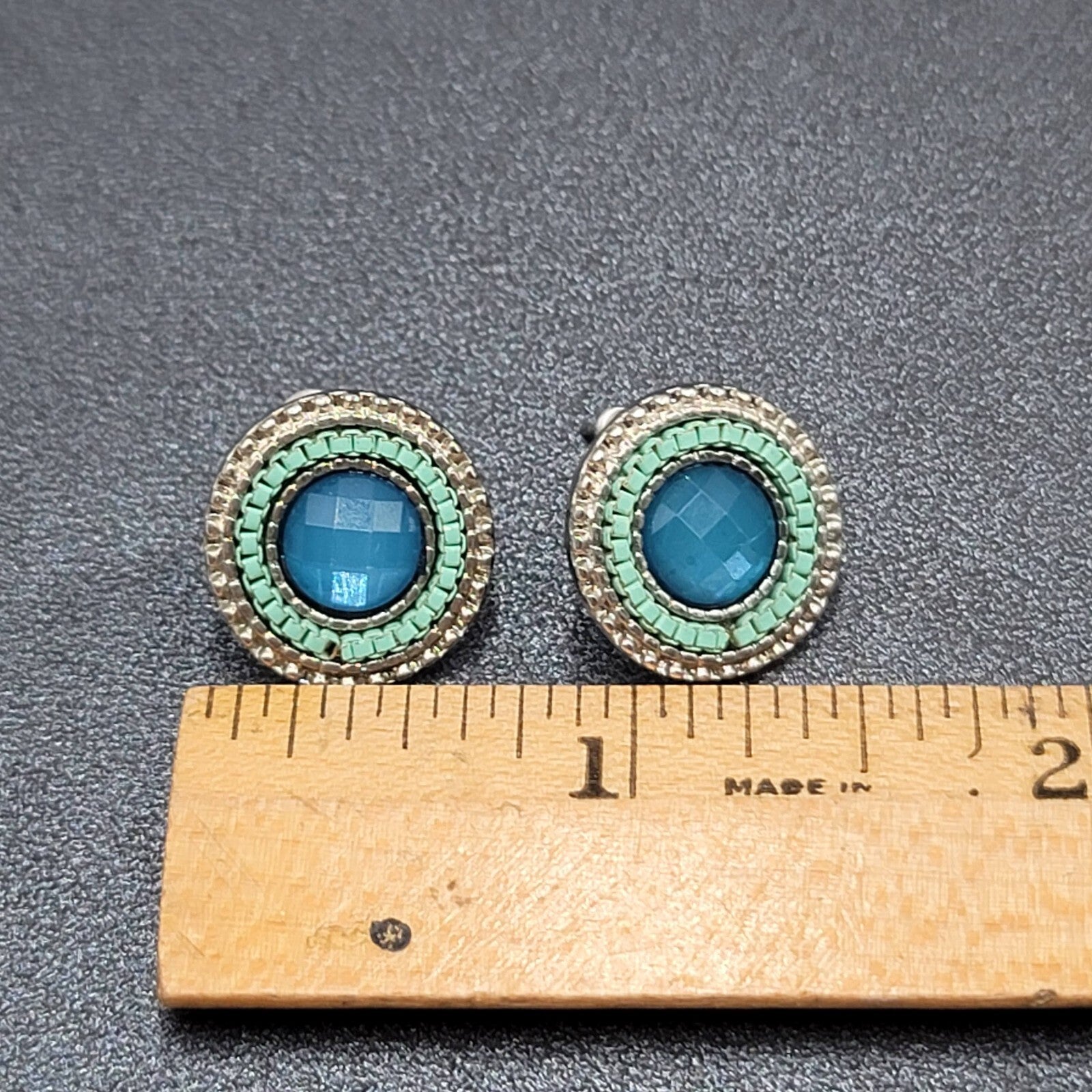 Pierced Earrings Silver tone Faceted Blue Round Studs 5/8"
