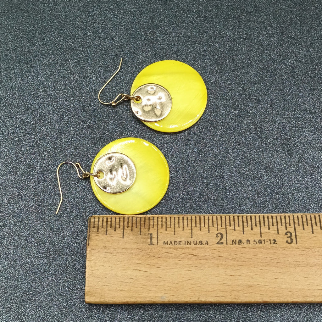 Pierced Earrings Hammered Gold tone Yellow Shell Round Dangle 1 1/4"