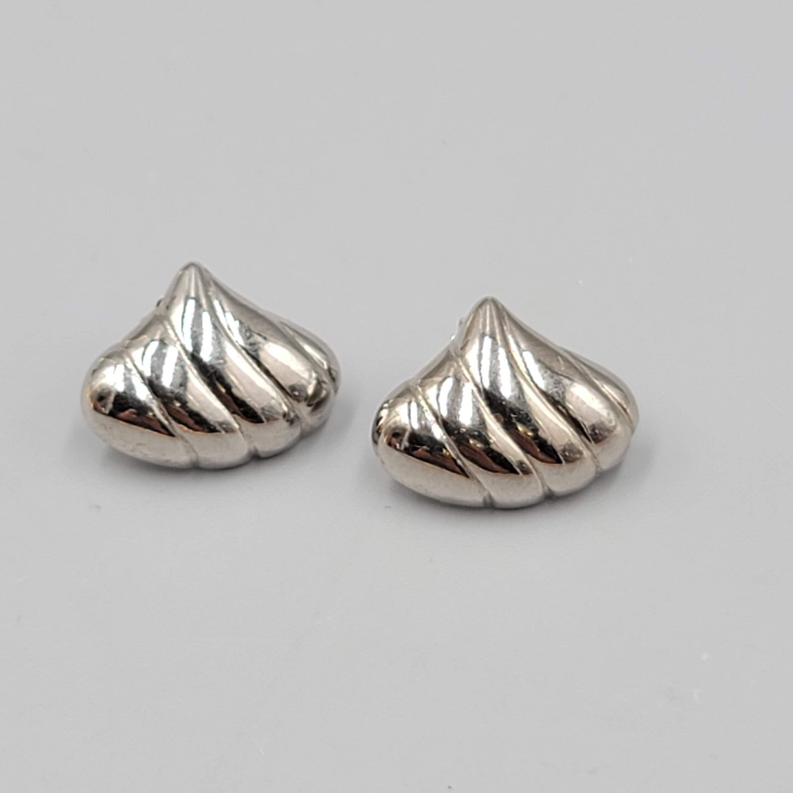 Vintage Stud Pierced Earrings Silver Plated Shell Design 1/2"