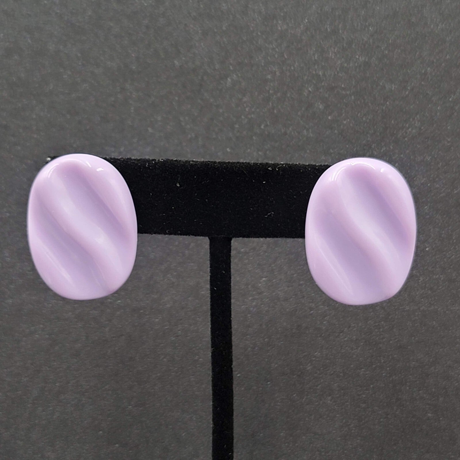 Vintage Pierced Earrings Acrylic Lavender Purple Wavy Drop 1"