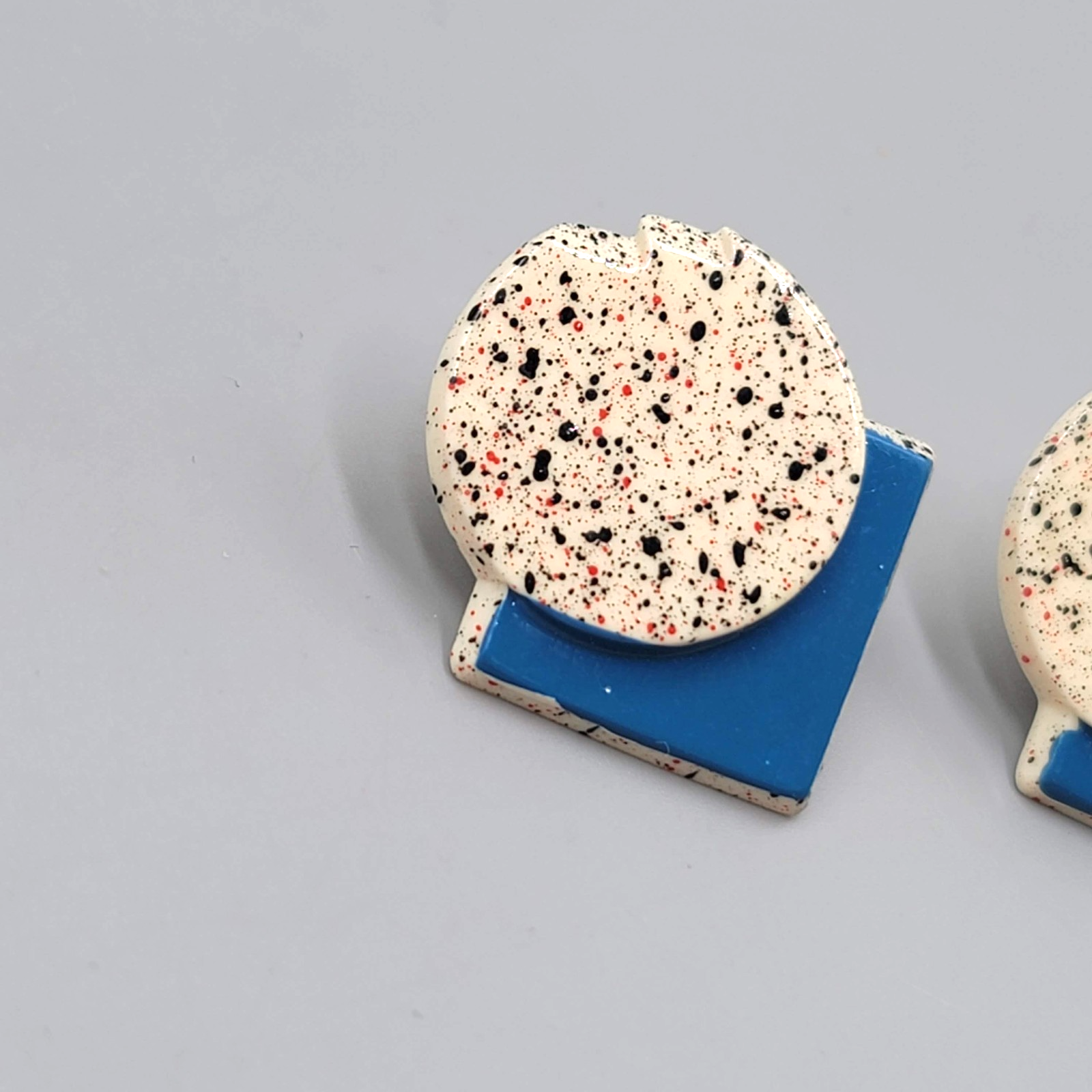 Vintage Fun Plastic Blue Speckle Painted Geometric Earrings Estate 1 1/2"