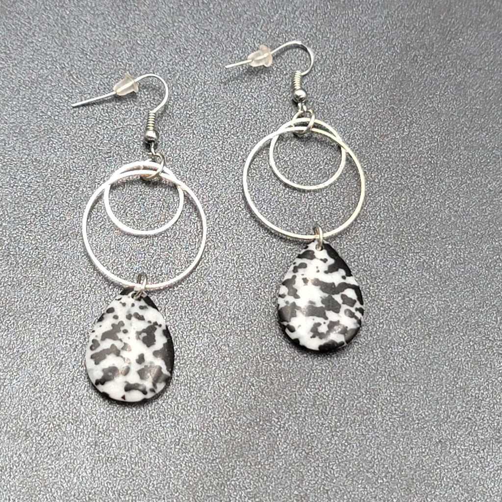 Pierced Earrings Silver tone Black Speckle Stone Teardrop Dangle 2.25"