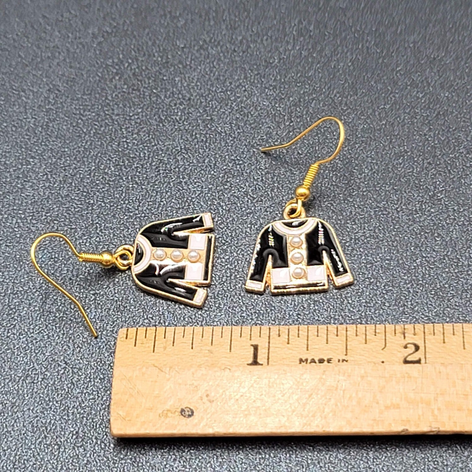 Fashion Sweater Pierced Earrings Gold tone Black Enamel Dangle 5/8"