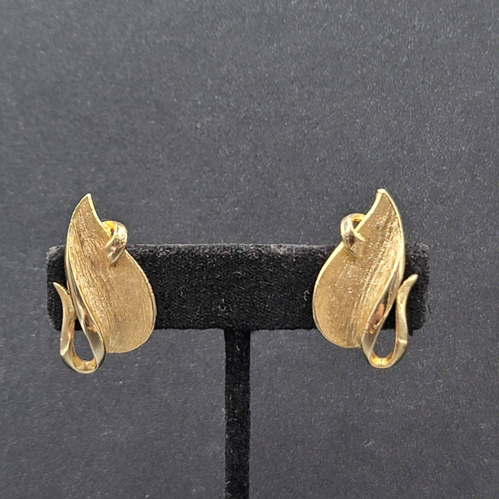 Vintage Emmons Clip on Earrings Gold Plated Climber Leaves 1 1/8"