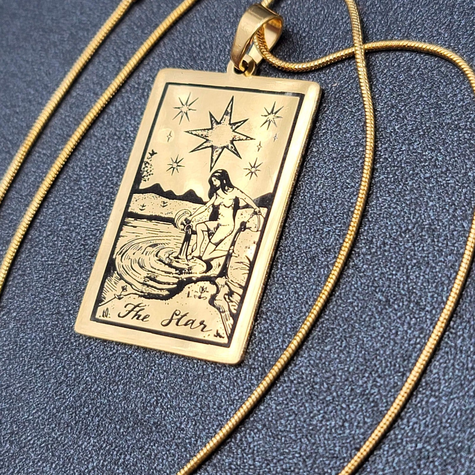 The STAR Tarot Card Pendant Necklace Major Arcana Gold tone 18”.