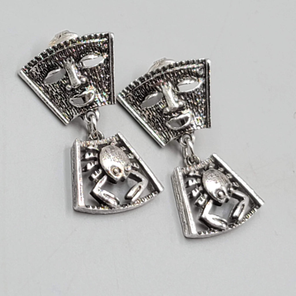 Vintage Sarah Cov Clip on Earrings Zodiac Cancer Silver toen Dangle 1.5"