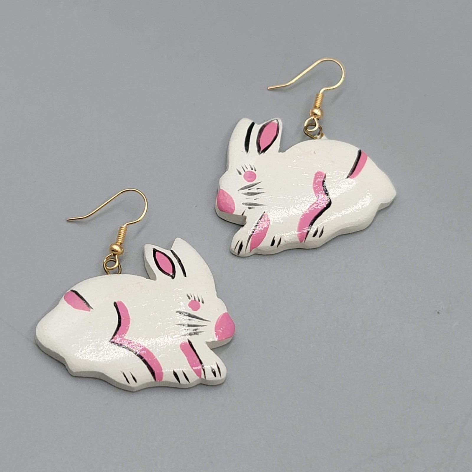 Vintage Wood Bunny Rabbit Pierced Earrings Gold tone Dangle Hand Painted 1.5 in