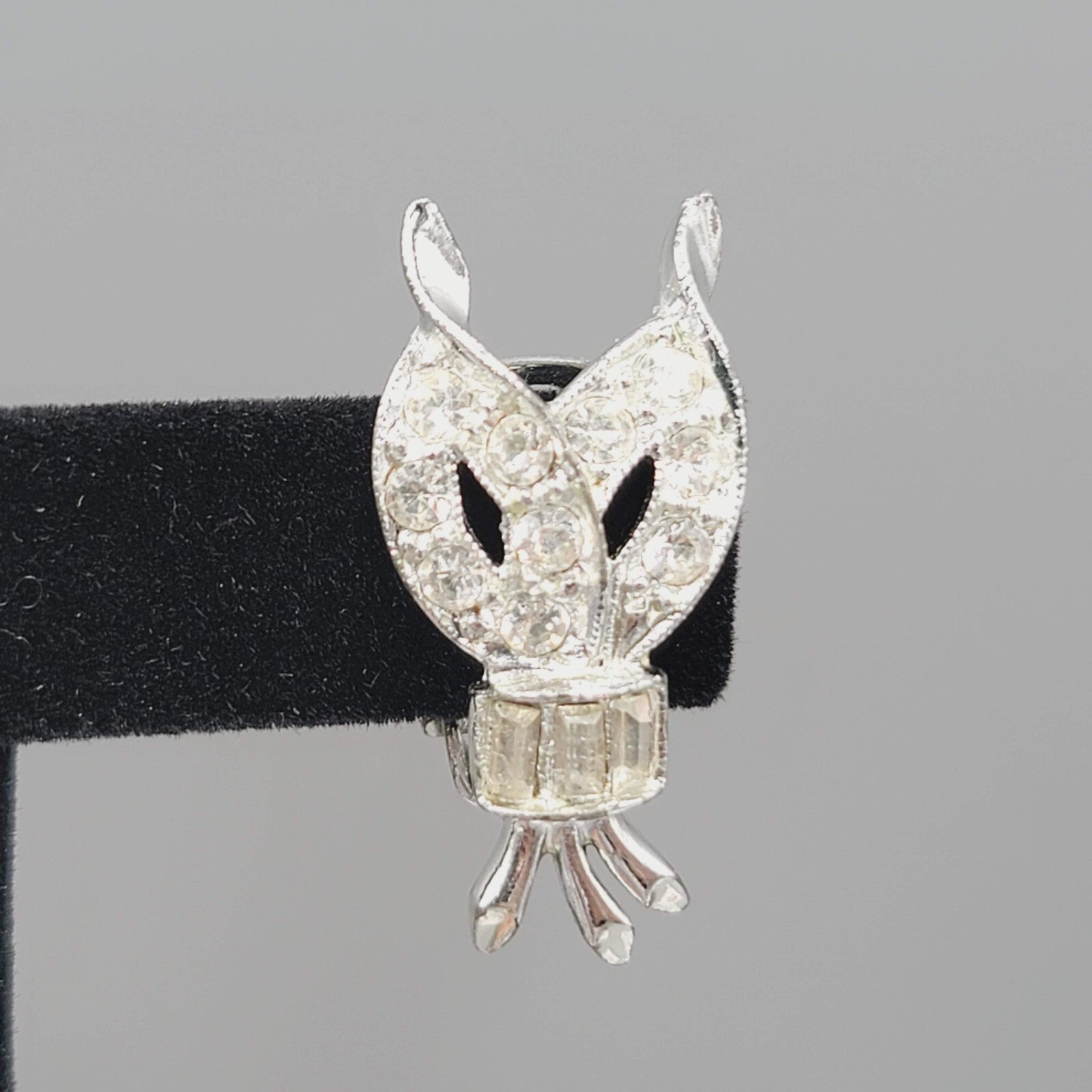 Vintage Rhinestone Clip on Earrings Silver toneUnique Design 1.25"