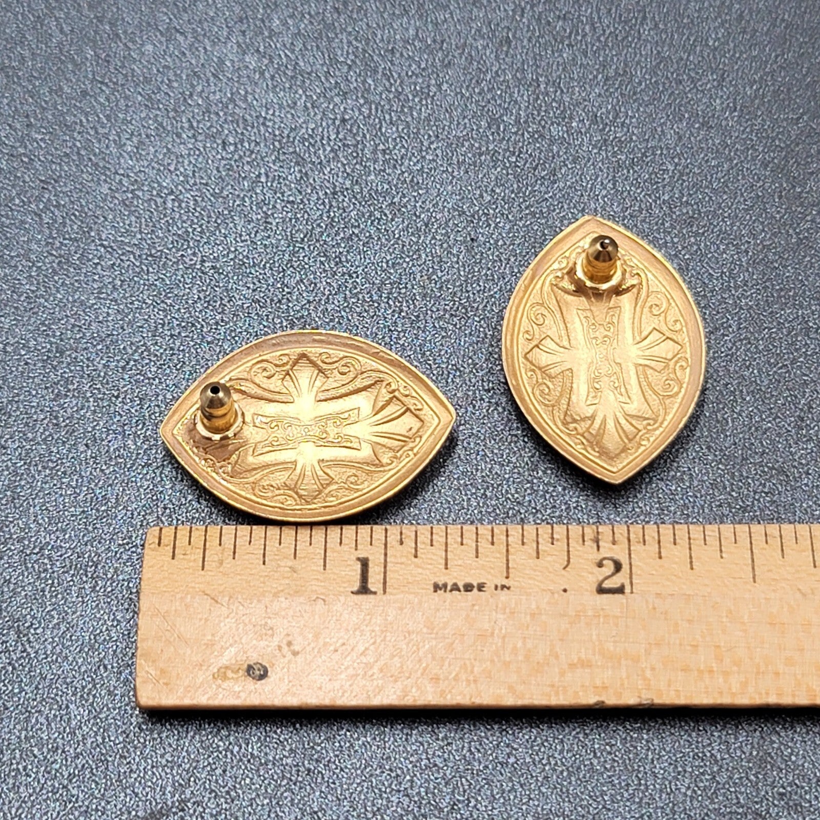 Pierced Earrings Gold tone Ivory Enamel Textured Drop 1.25"