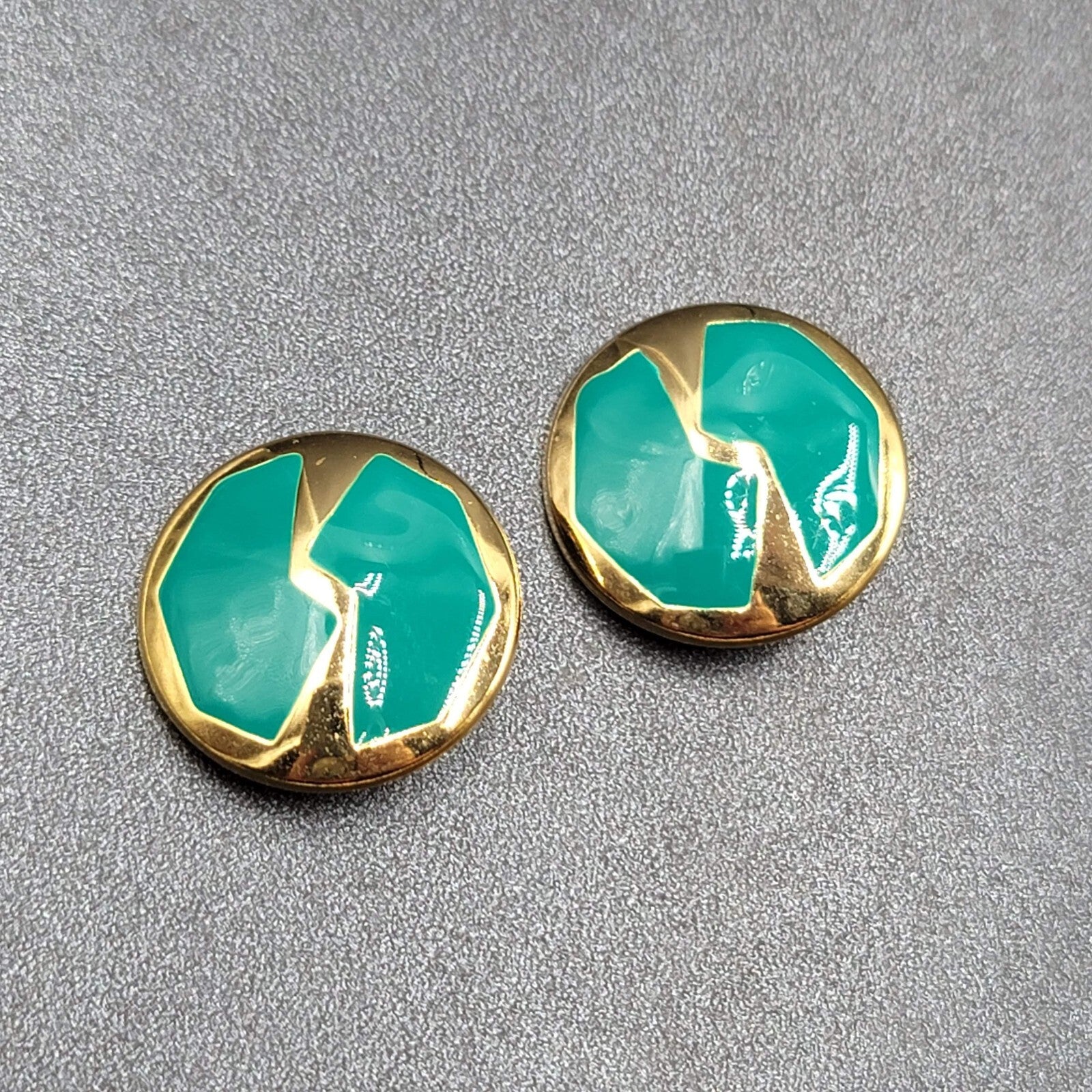 Vintage Clip on Earrings Gold tone Green Enamel Round 1 1/8"
