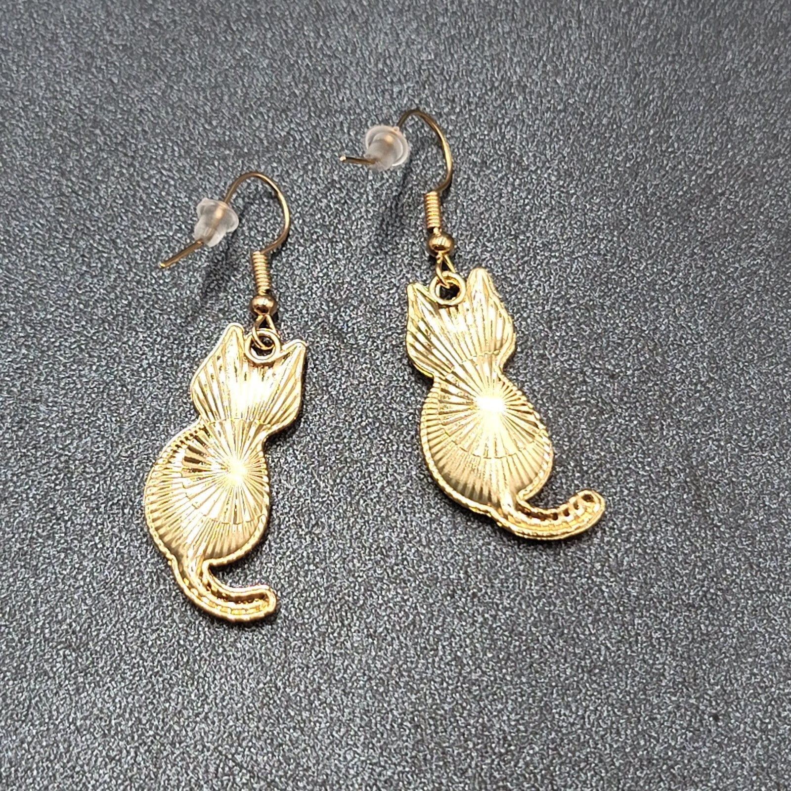 Pierced Earrings Gold tone Cat White Enamel Flowers Dangle 1.25"