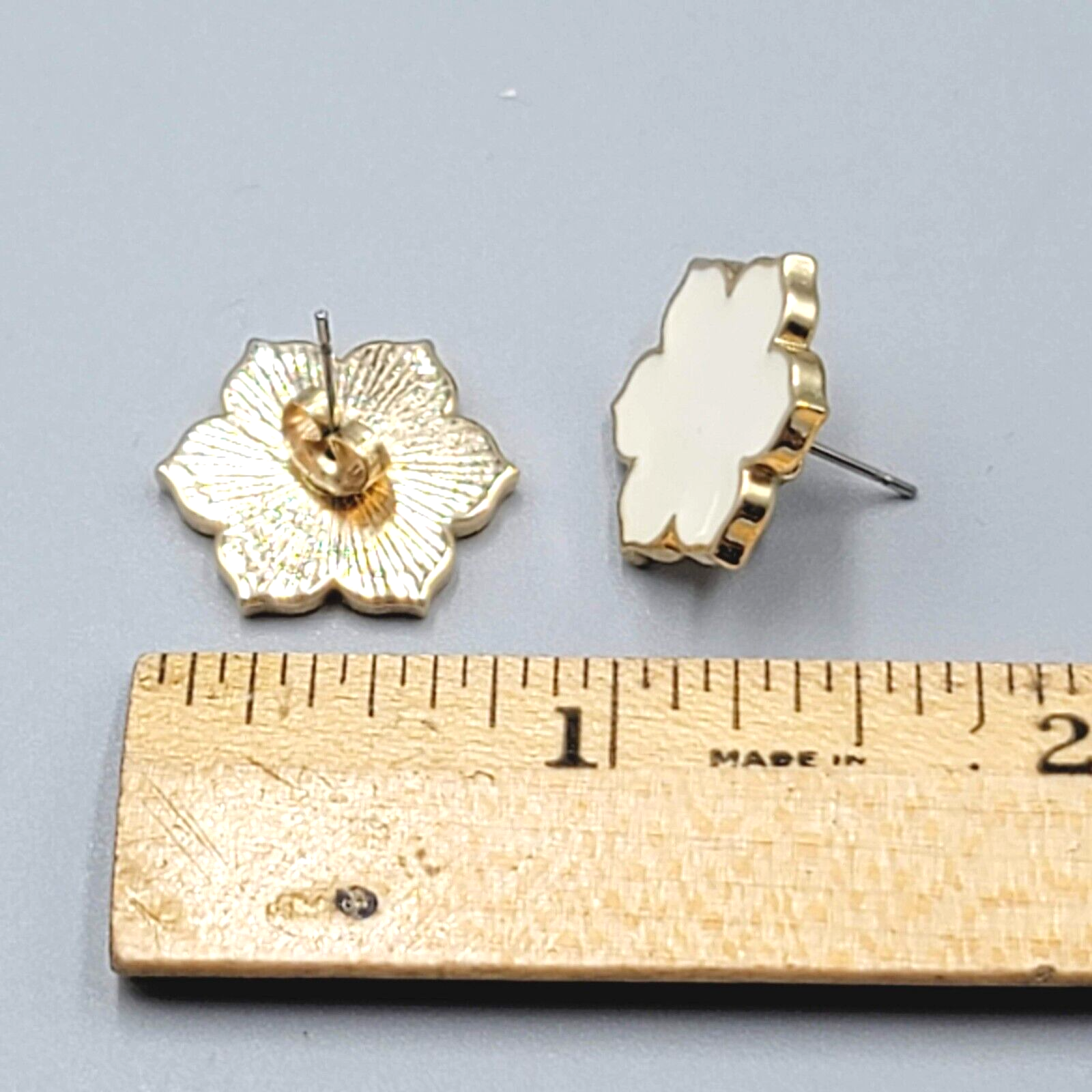 White Enamel Flower Pierced Earrings Gold tone Drop 3/4"