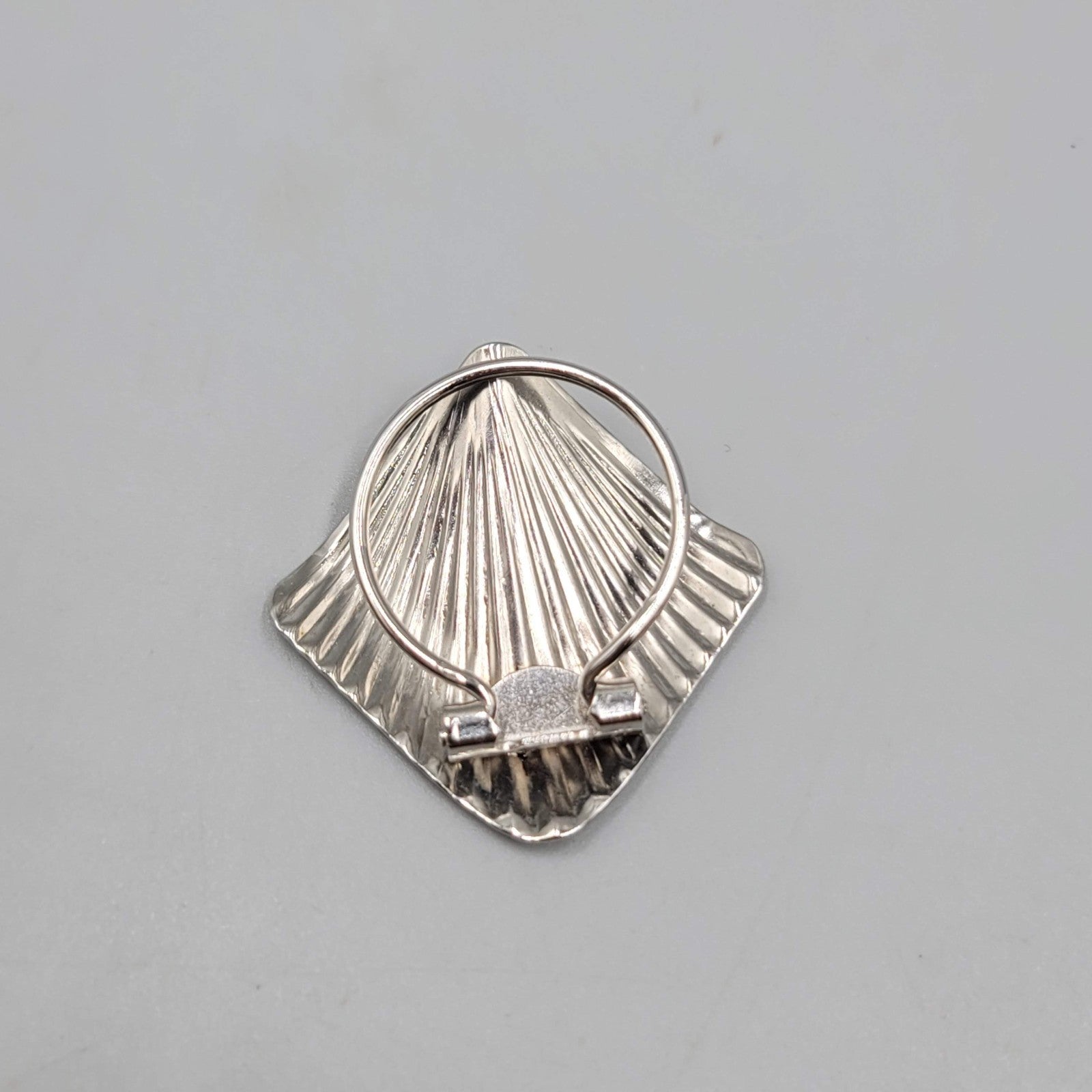 Vintage Scarf Clip Silver tone Shell Design Estate Jewelry 1.5"
