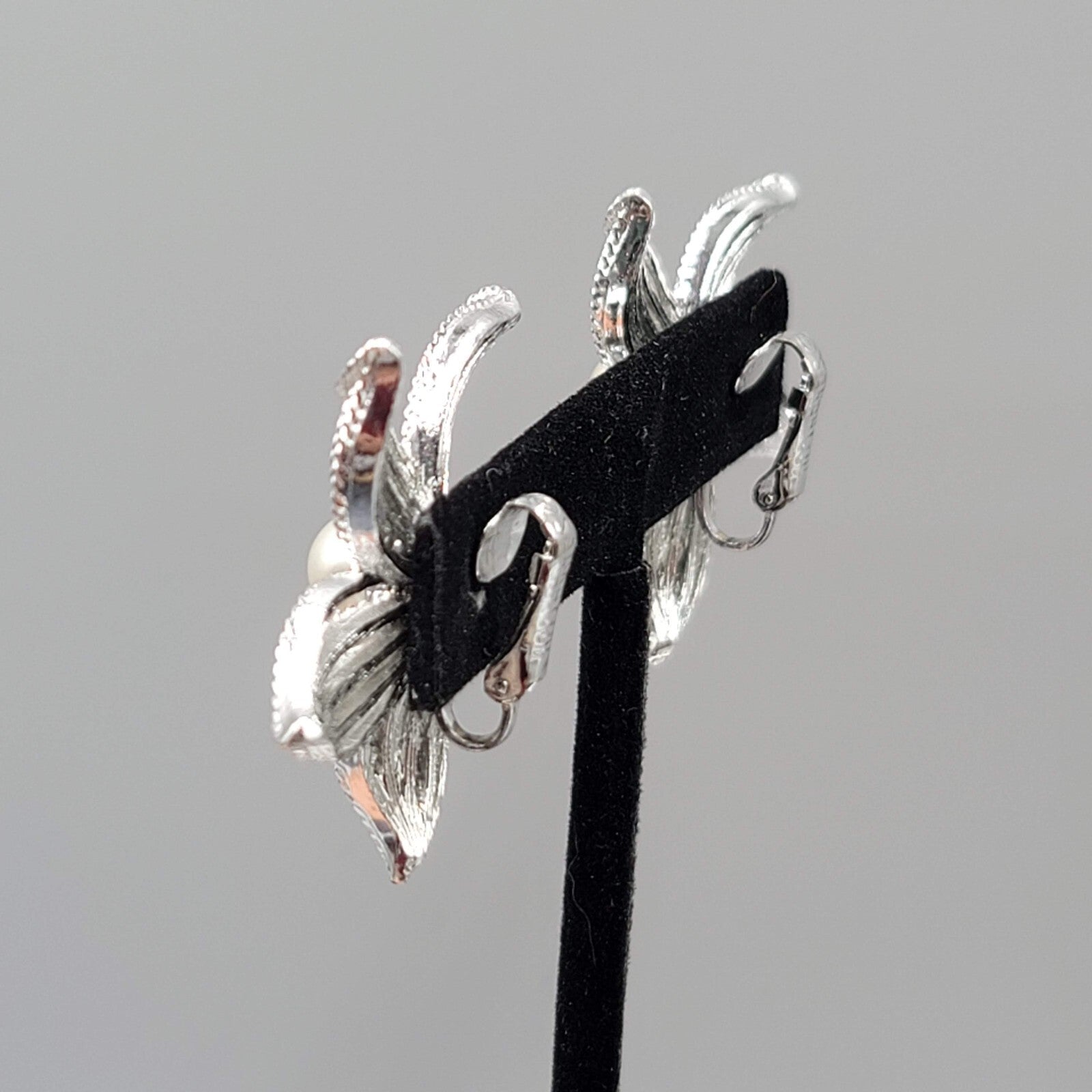 Vintage Flower Clip on Earrings Silver tone Sarah Cov White Faux Pearl 1.5"