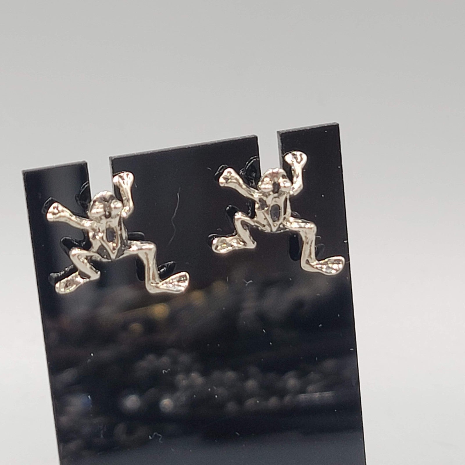 Frog Stud Pierced Earrings Silver tone Oxsidized 5/8 in