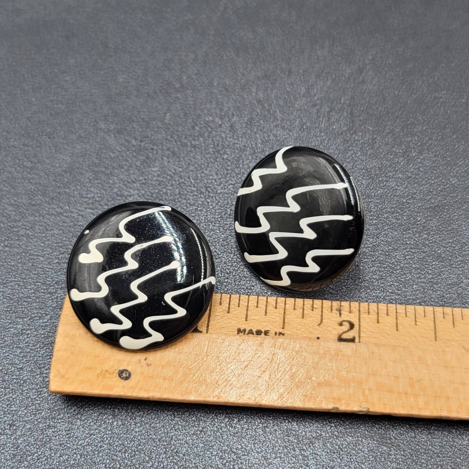 Vintage 1980s Pierced Earrings Black White Enamel over Metal Discs 1"