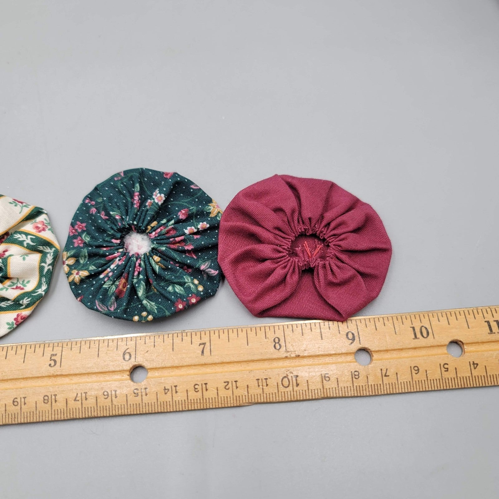 600+ Handmade YoYo Lot 4 Different Fabrics Quilt Blanket Crafts