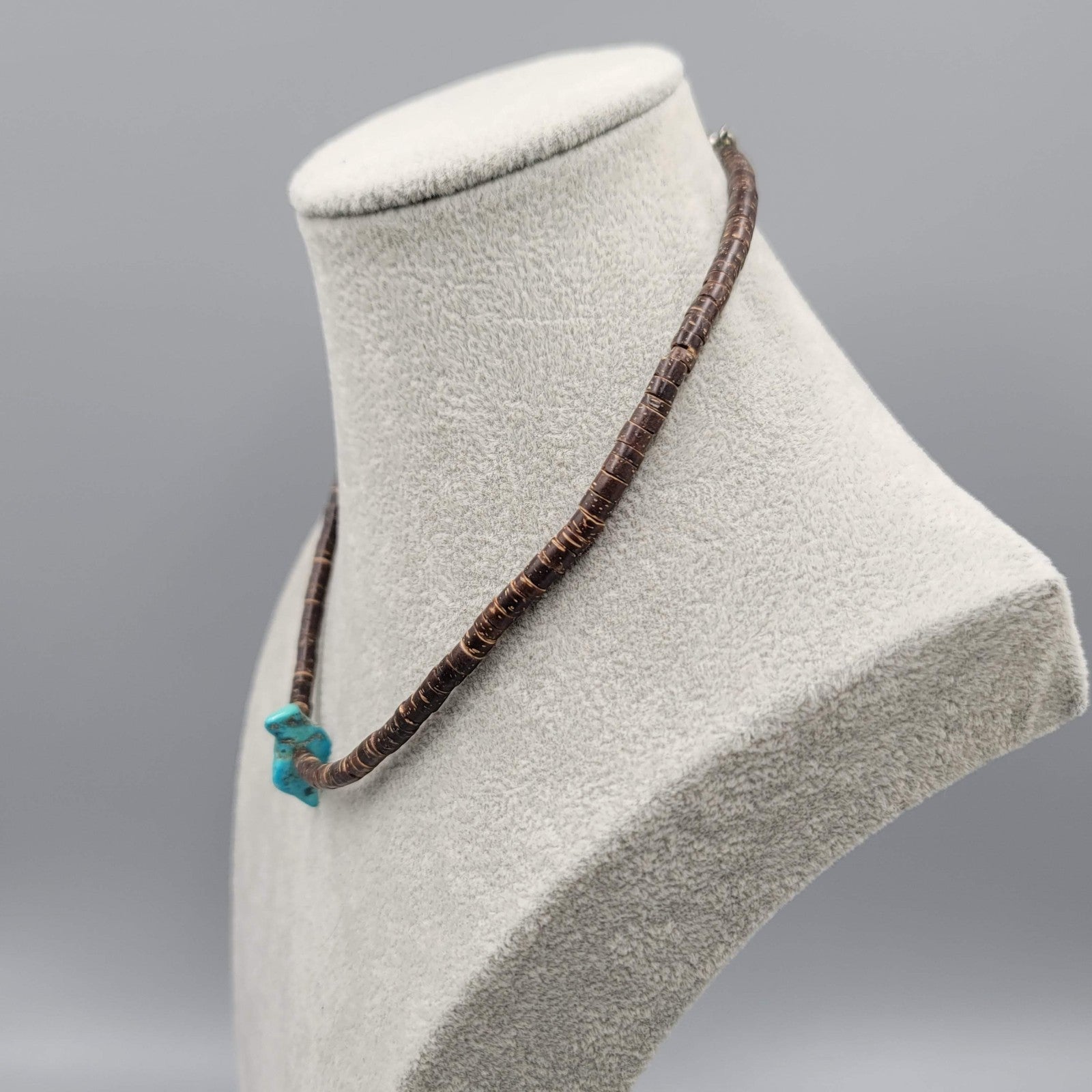Vintage Coconut Heishi Necklace Turquoise Pendant 16 in Mens Womens