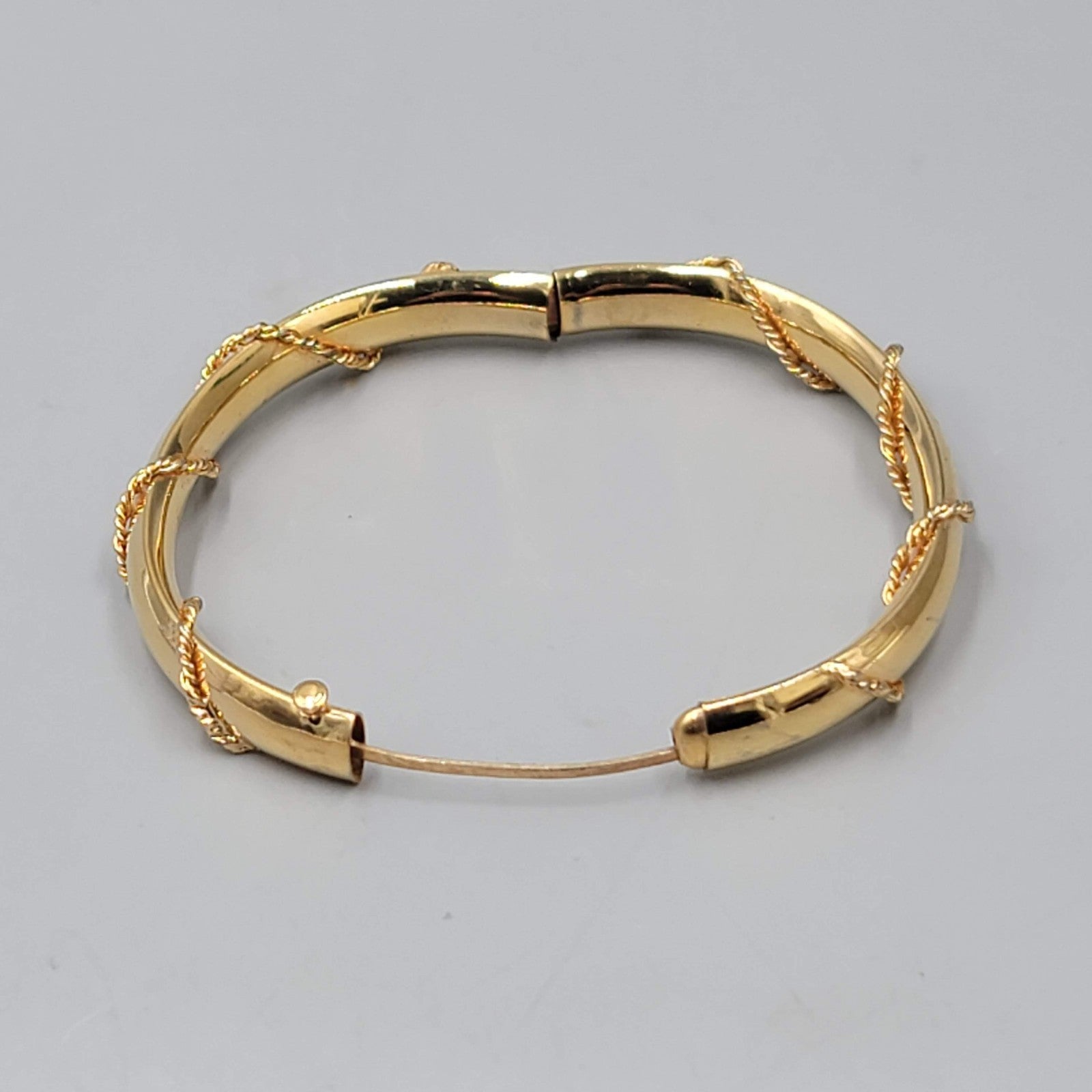 Vintage Hinged Oval Bracelet Gold tone Twist Accent Design 6.75 in