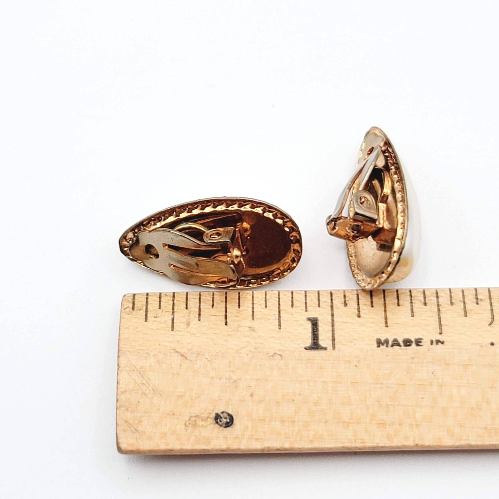 Vintage Teardrop Clip on Earrings Faux Pearl Gold tone 7/8 in
