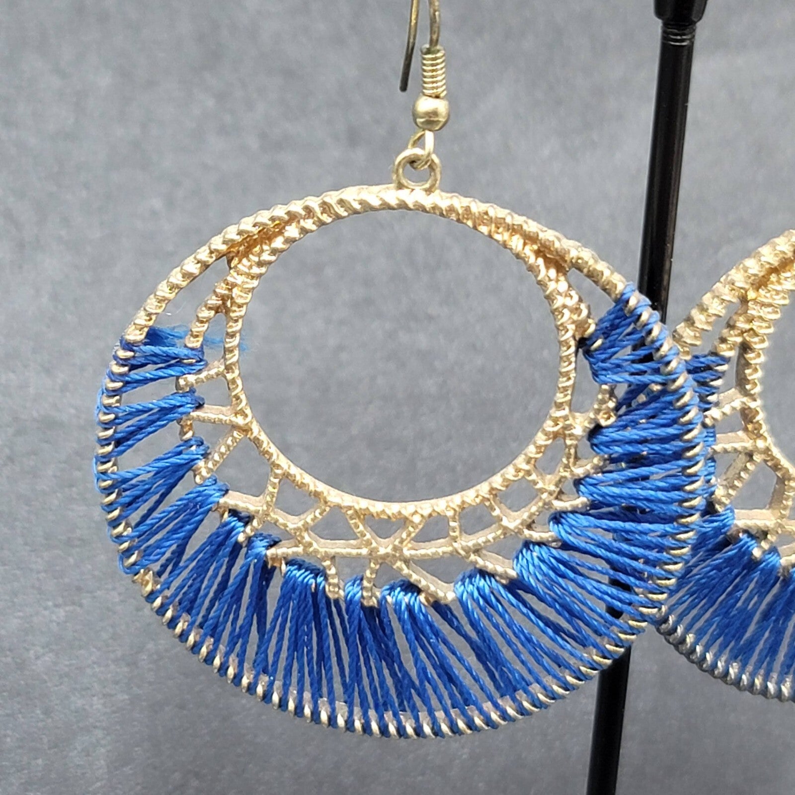 Pierced Earrings Gold tone Royal Blue String Art Dangle Hoops 1 7/8"