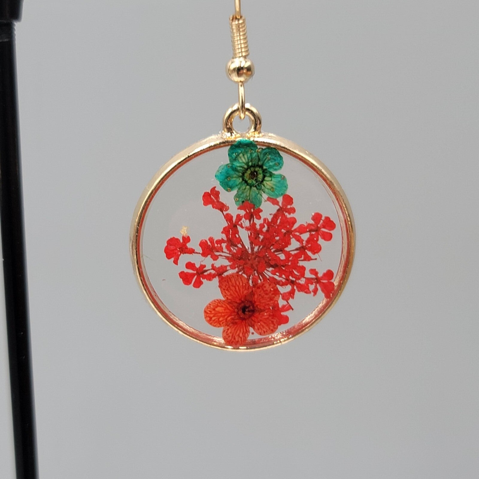 Real Flower Pierced Earrings Gold tone Pressed Resin Round Dangle New 1"