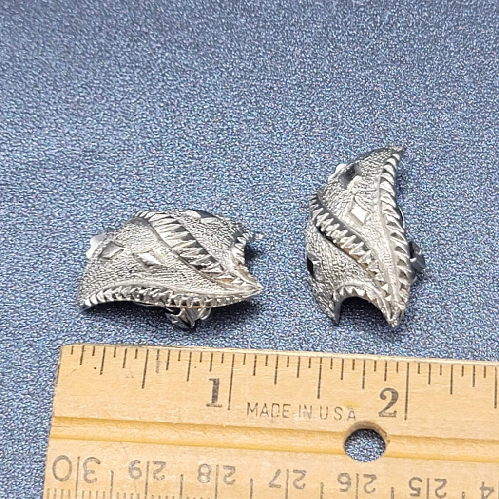 Vintage Clip on Earrings Textured Silver tone Drop 1  1/8"