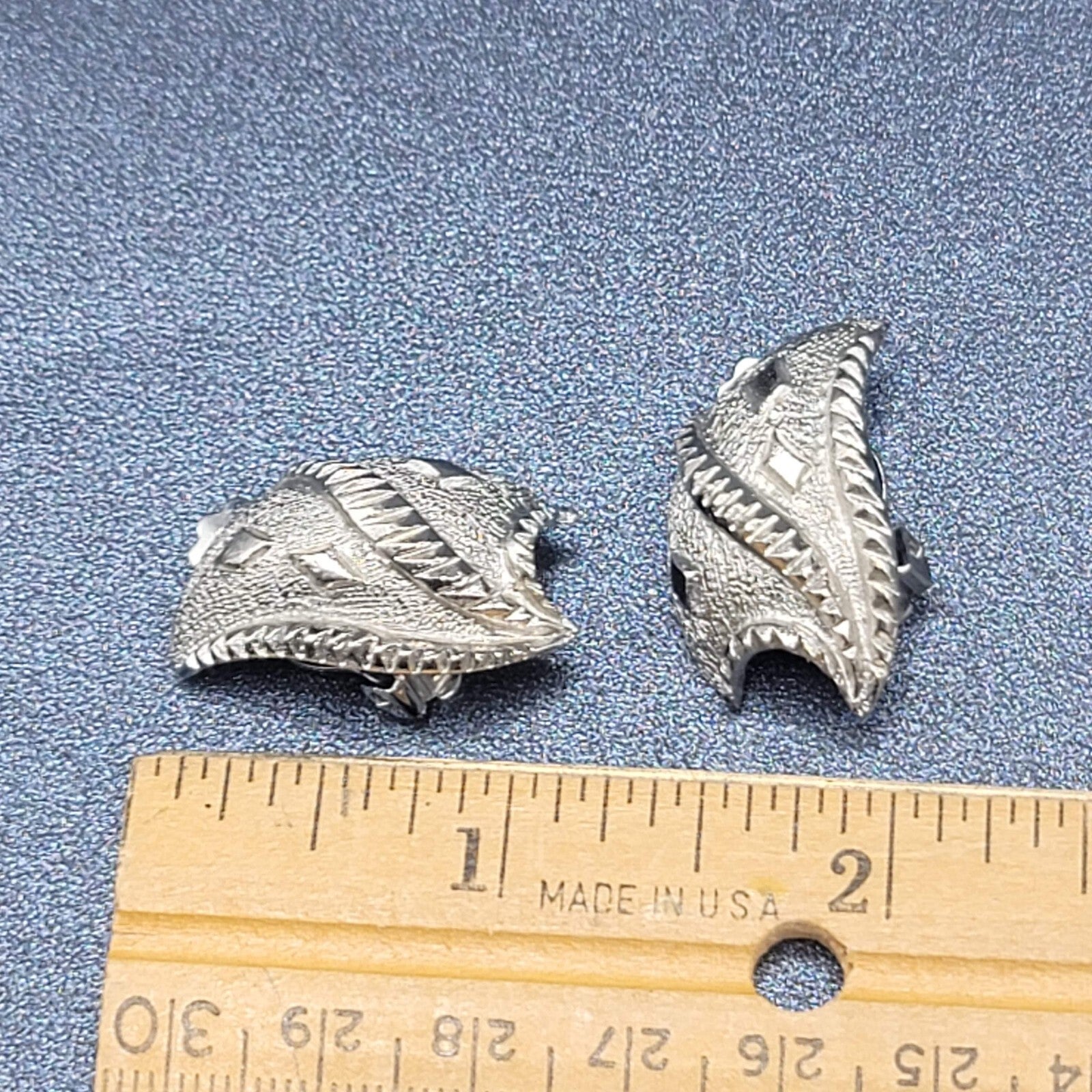 Vintage Clip on Earrings Textured Silver tone Drop 1  1/8"