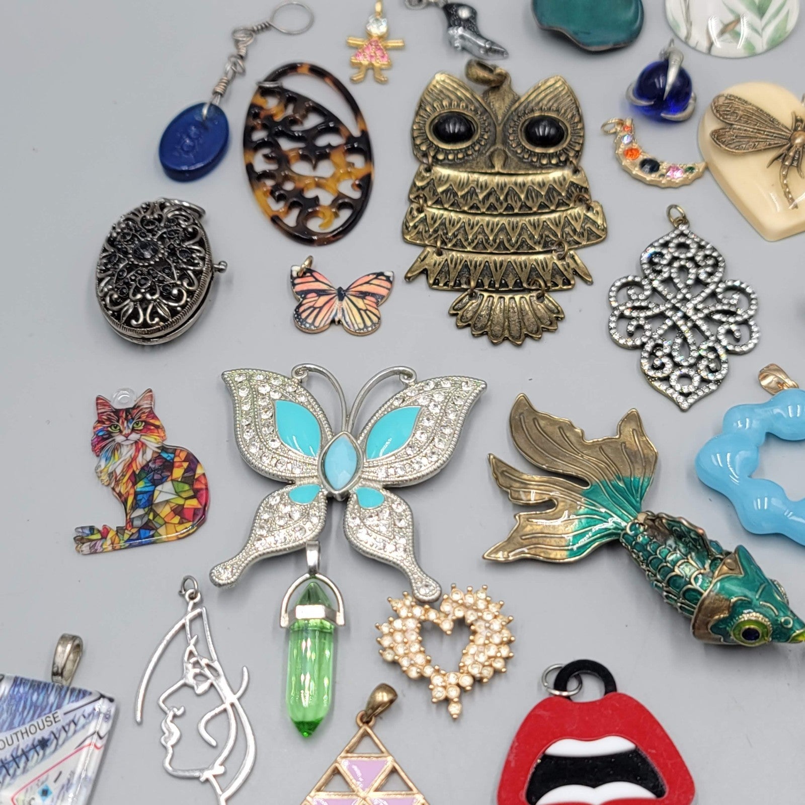 All FUN Modern Pendant Lot of 40 Animals Art Funky Statement Various Styles