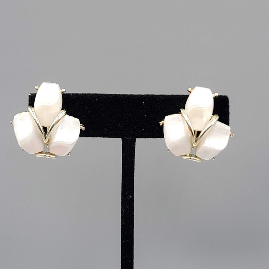 Vintage Star Clip on Earrings White Thermoset Gold tone Screw Back 1"
