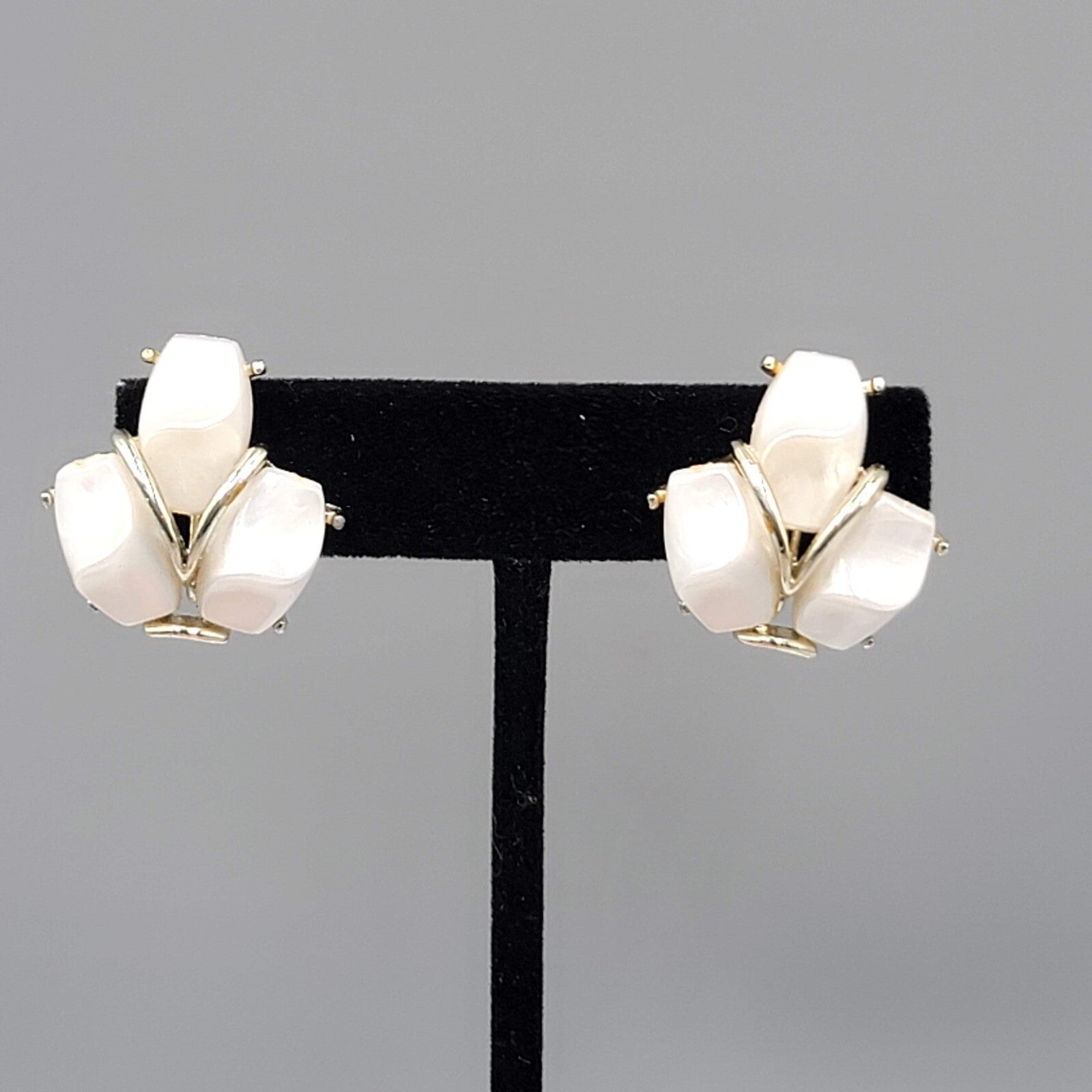 Vintage Star Clip on Earrings White Thermoset Gold tone Screw Back 1"