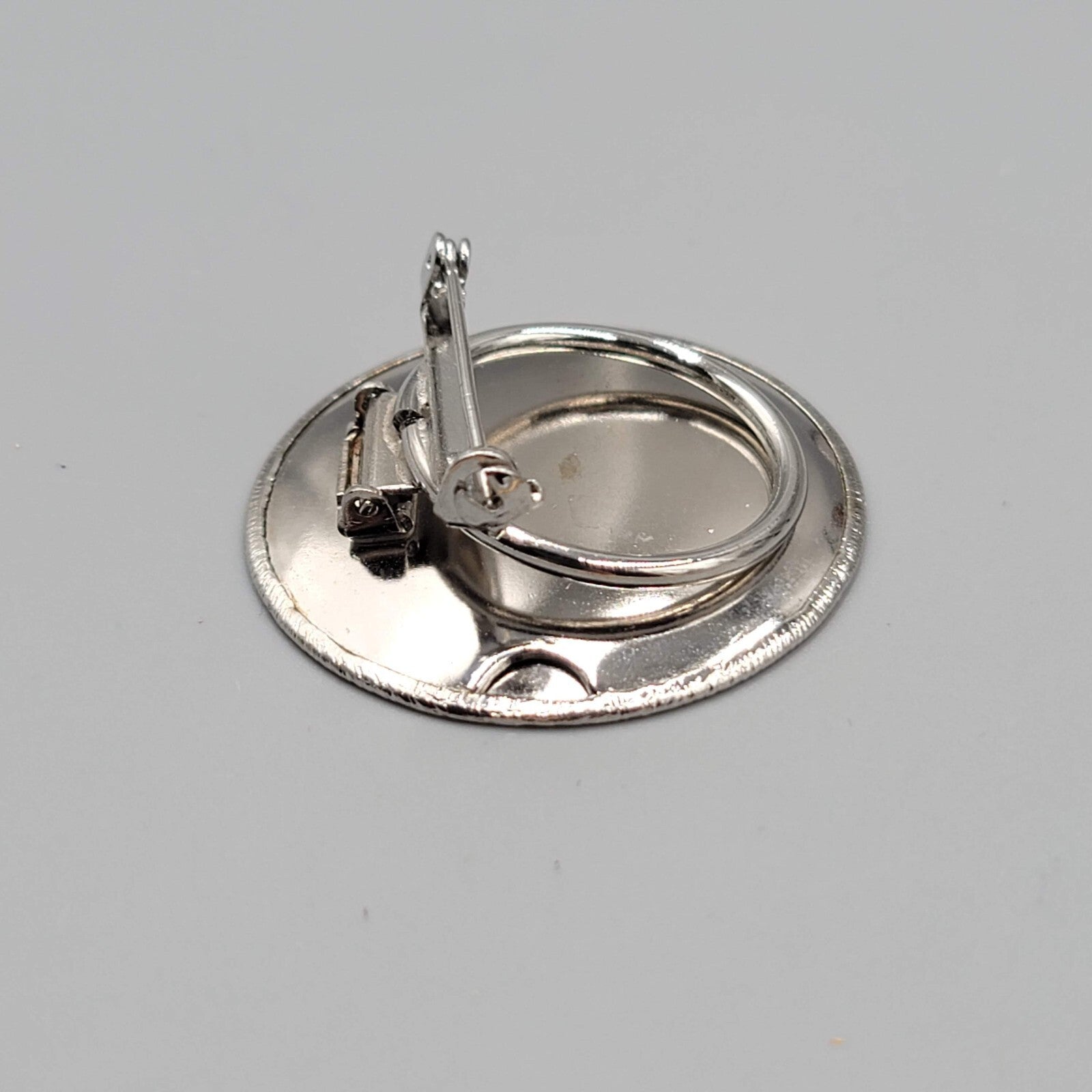 Vintage Scarf Clip Silver tone Round Concave Disc Textured Brooch 1.5"