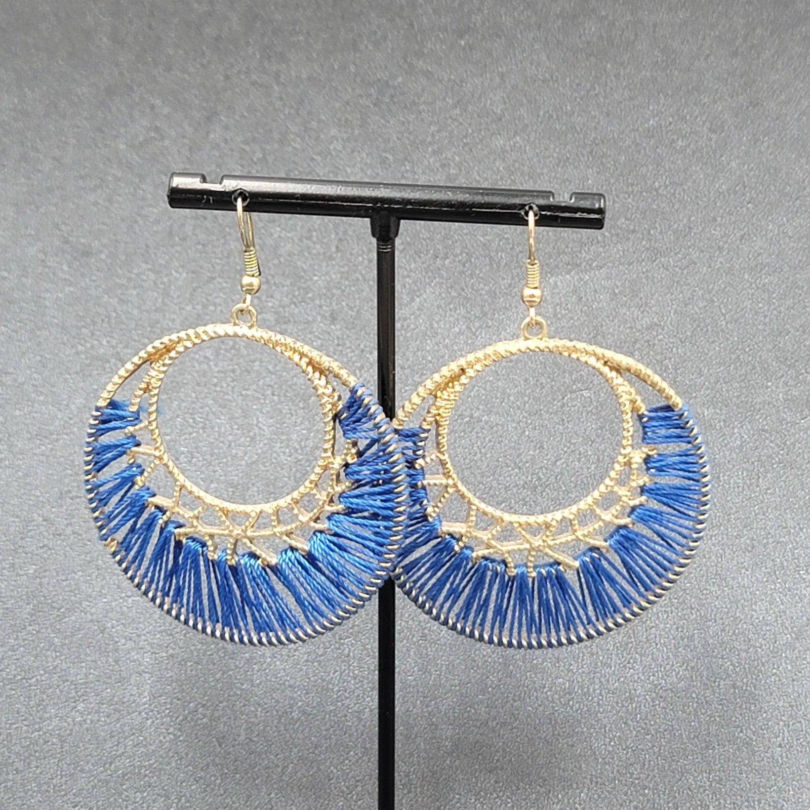 Pierced Earrings Gold tone Royal Blue String Art Dangle Hoops 1 7/8"