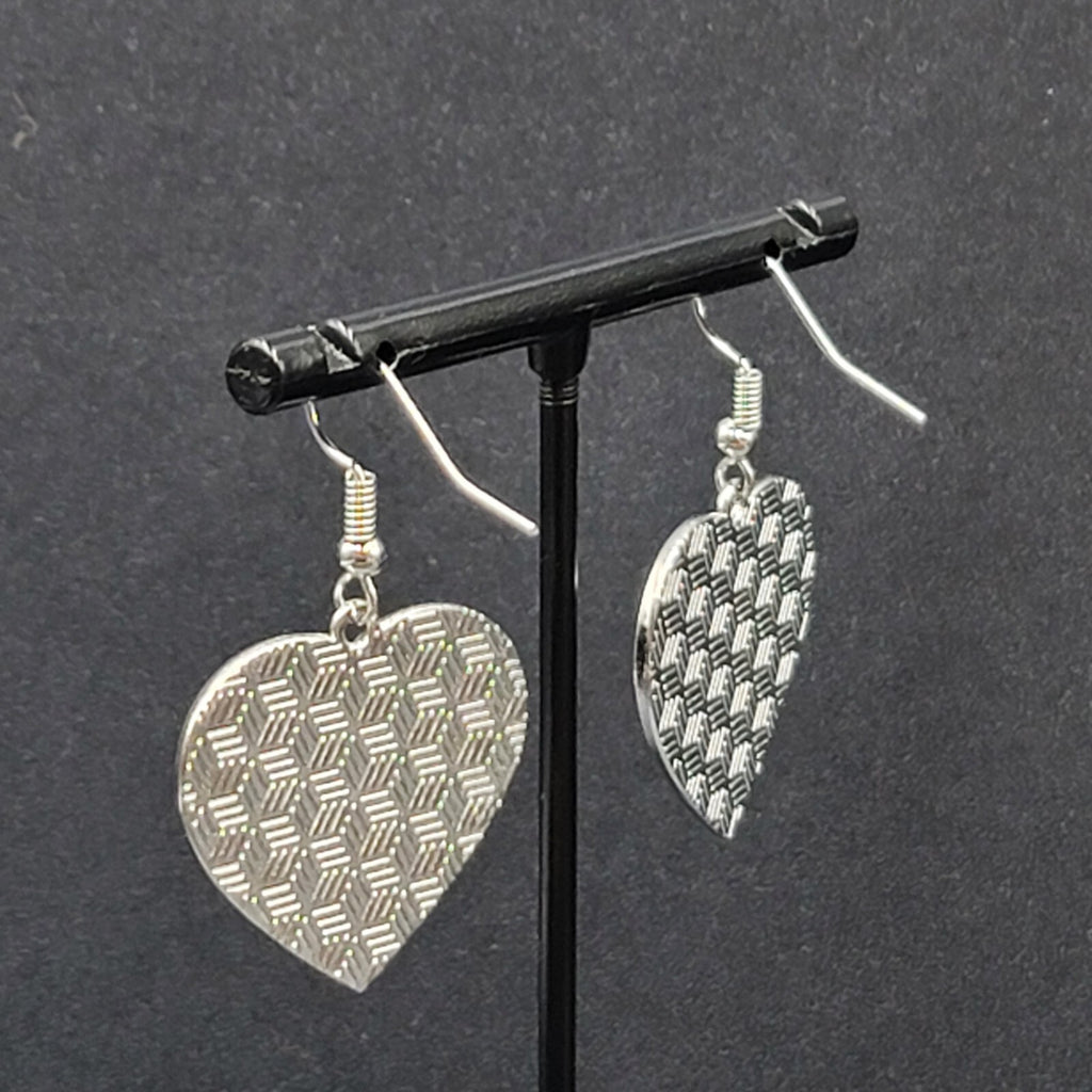 Kissing Skeletons Pierced Earrings Silver tone Black White Enamel Heart 1"
